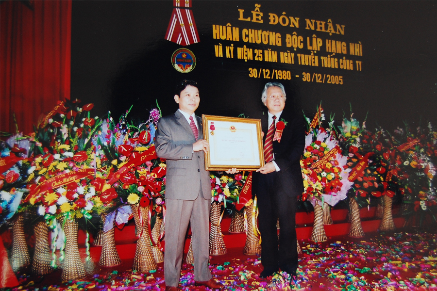 nhan-huan-chuong-doc-lap-hang-nhi