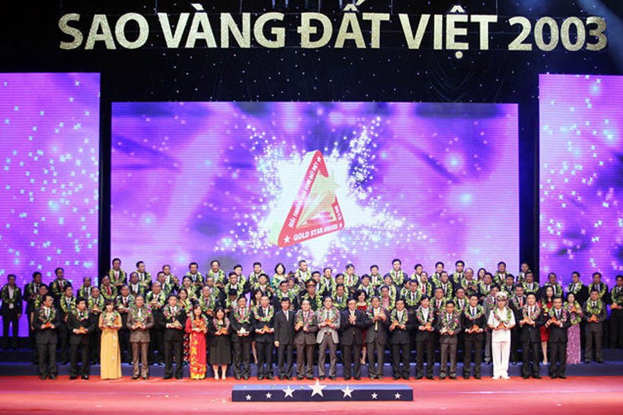 nhan-giai-thuong-sao-vang-dat-viet