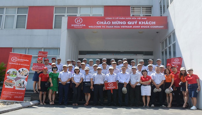 xuan-hoa-tiep-don-40-can-bo-nganh-dien-luc