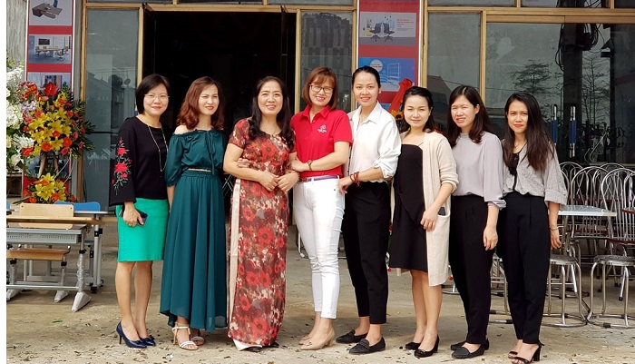 xuan-hoa-chuc-mung-khai-truong-showroom-thanh-hanh-co-so-2