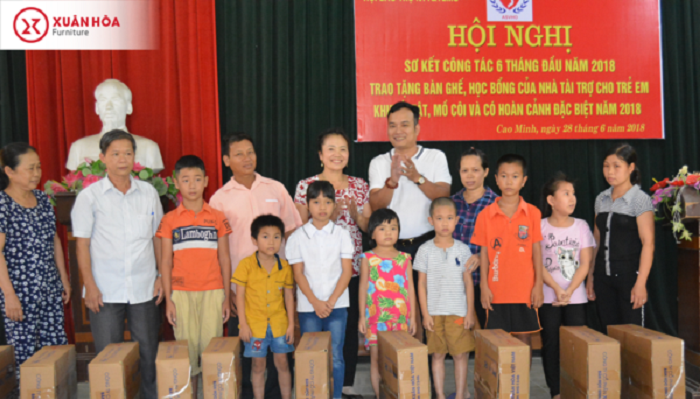 xuan-hoa-trao-tang-10-xuat-qua-cho-tre-em-co-hoan-canh-kho-khan-xa-cao-minh